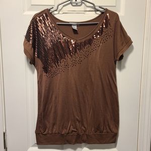 LILLY LOU SEQUIN SHORT SLEEVE TOP, SIZE M